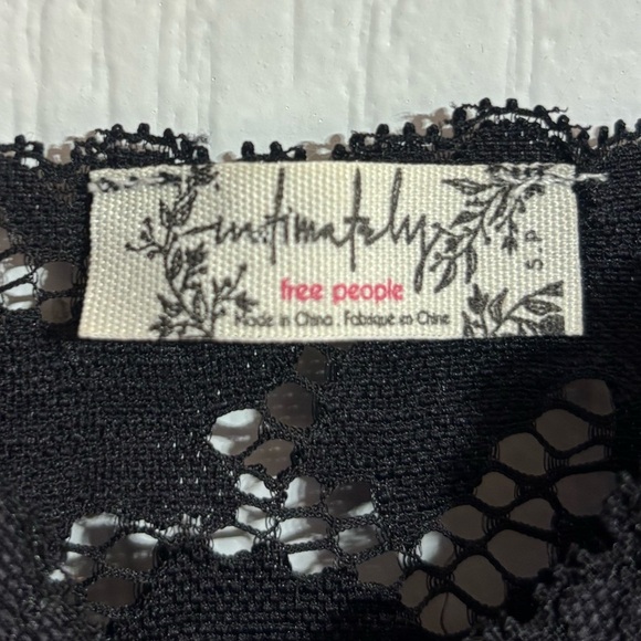 Free People Intimately Lace Black V-Neck Sexy Crop Tank Bralette Top Size Small - Picture 10 of 11